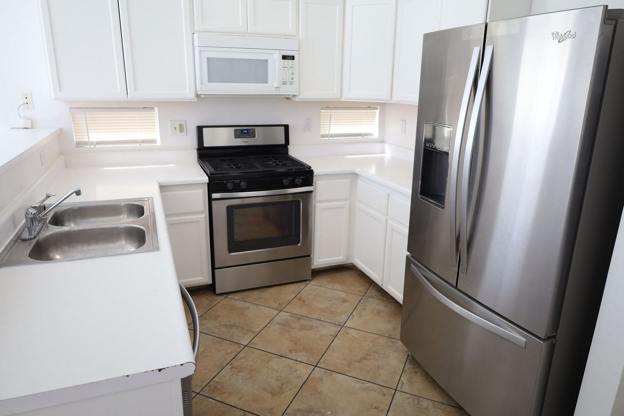 5418 Silverheart Ave - Photo 2 of 17