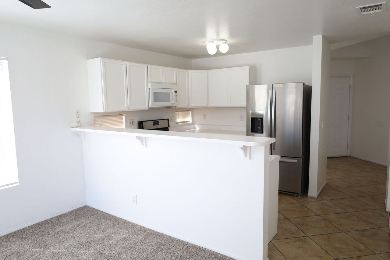 5418 Silverheart Ave - Photo 3 of 17