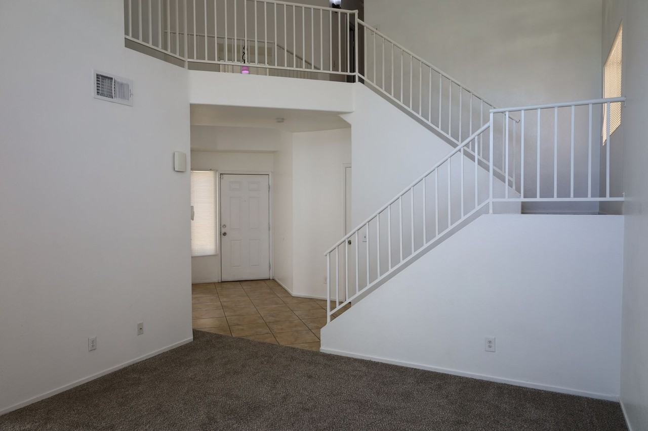 5418 Silverheart Ave - Photo 5 of 17