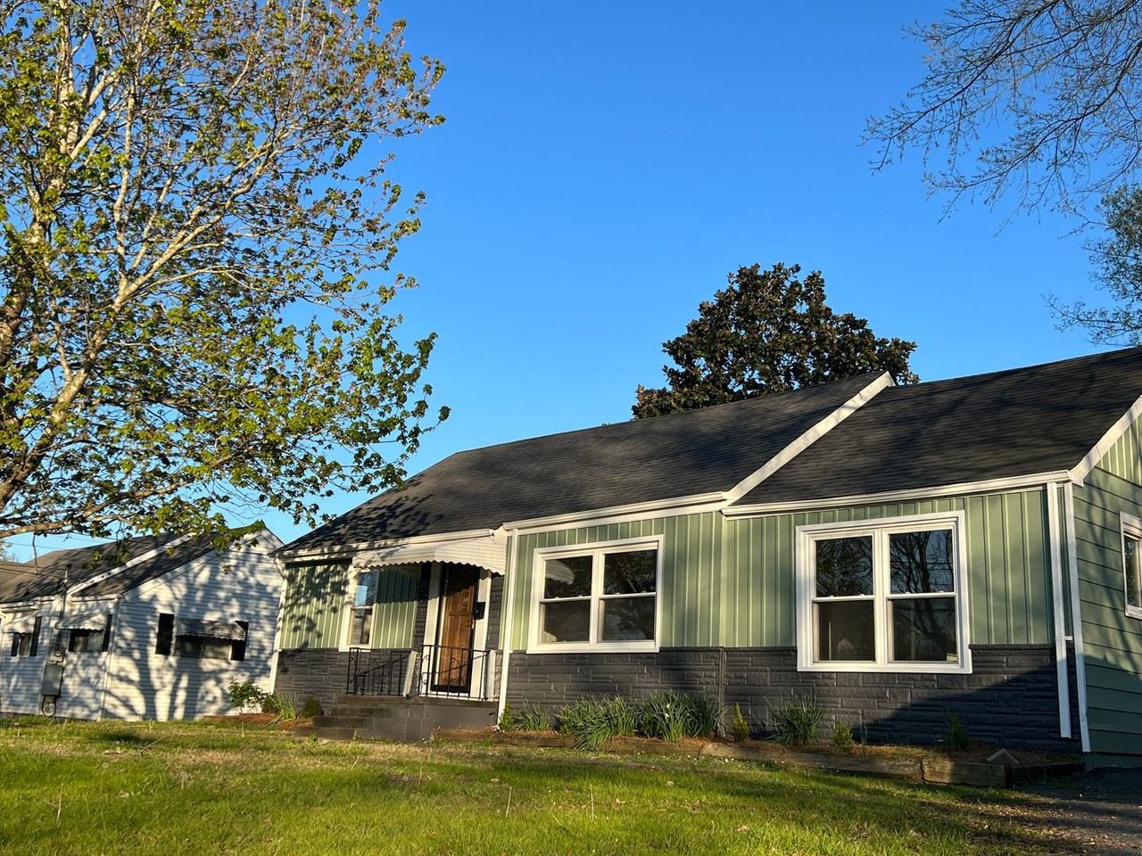 1910 Mcbrien Rd - Photo 2 of 27