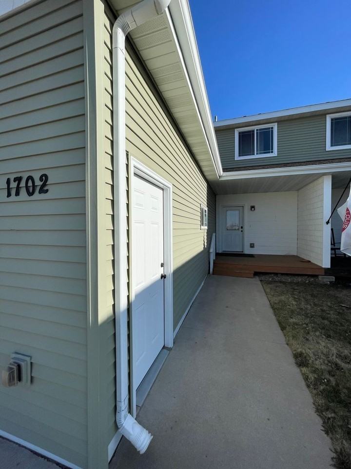 1702 23rd Ave Nw - Photo 3 of 24