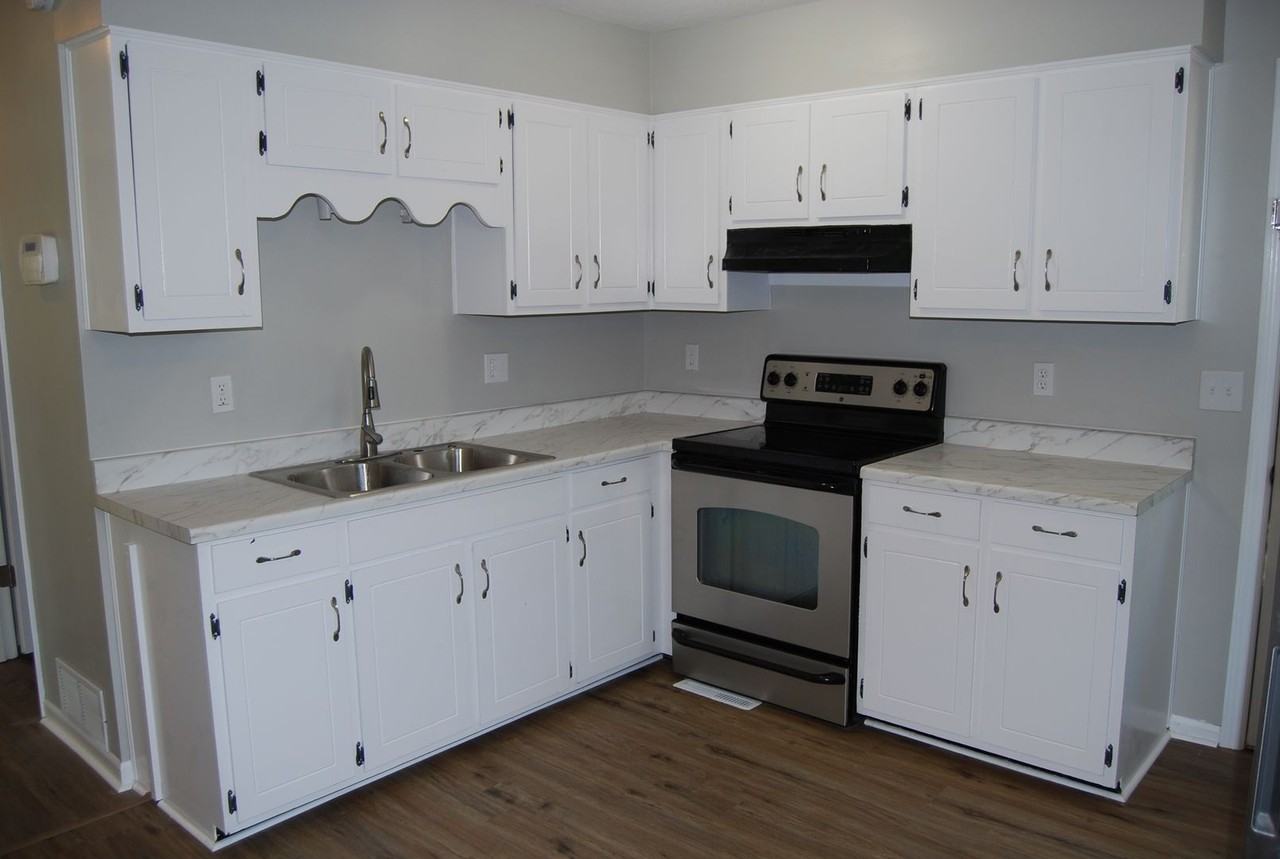 811 Cedarcrest Dr - Photo 3 of 9