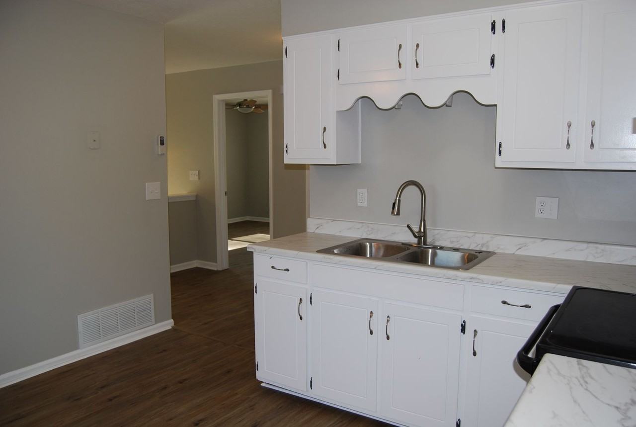 811 Cedarcrest Dr - Photo 4 of 9