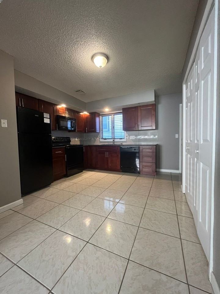 1823 Euclid - Photo 3 of 10