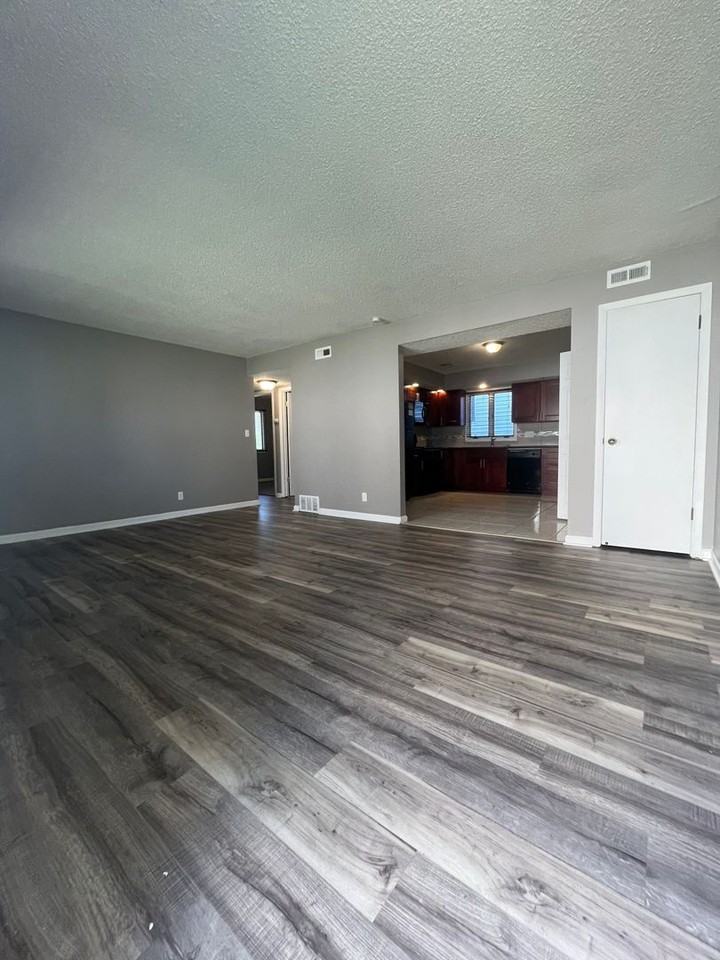 1823 Euclid - Photo 2 of 10