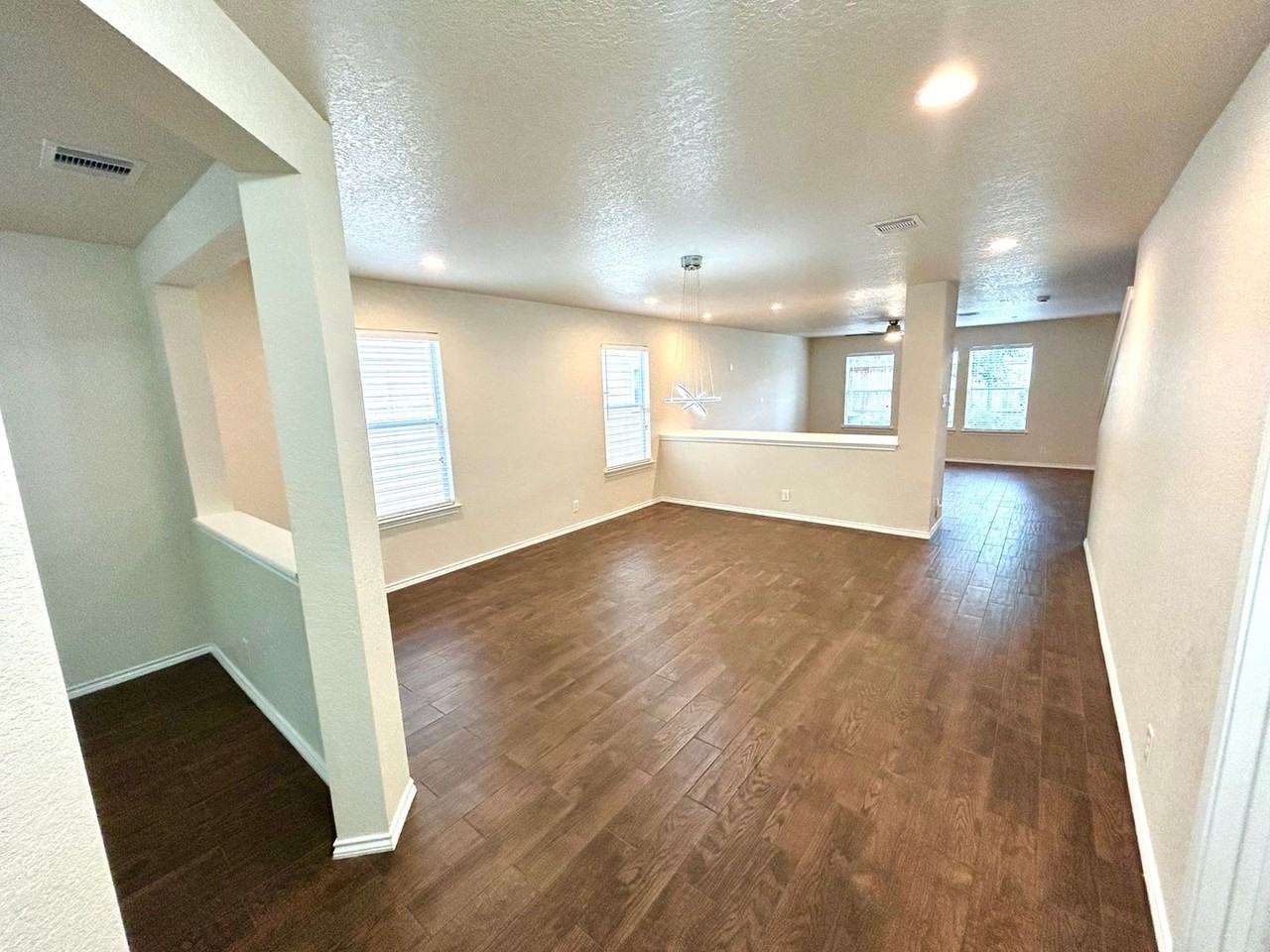 123 Adelaide Oaks - Photo 3 of 29