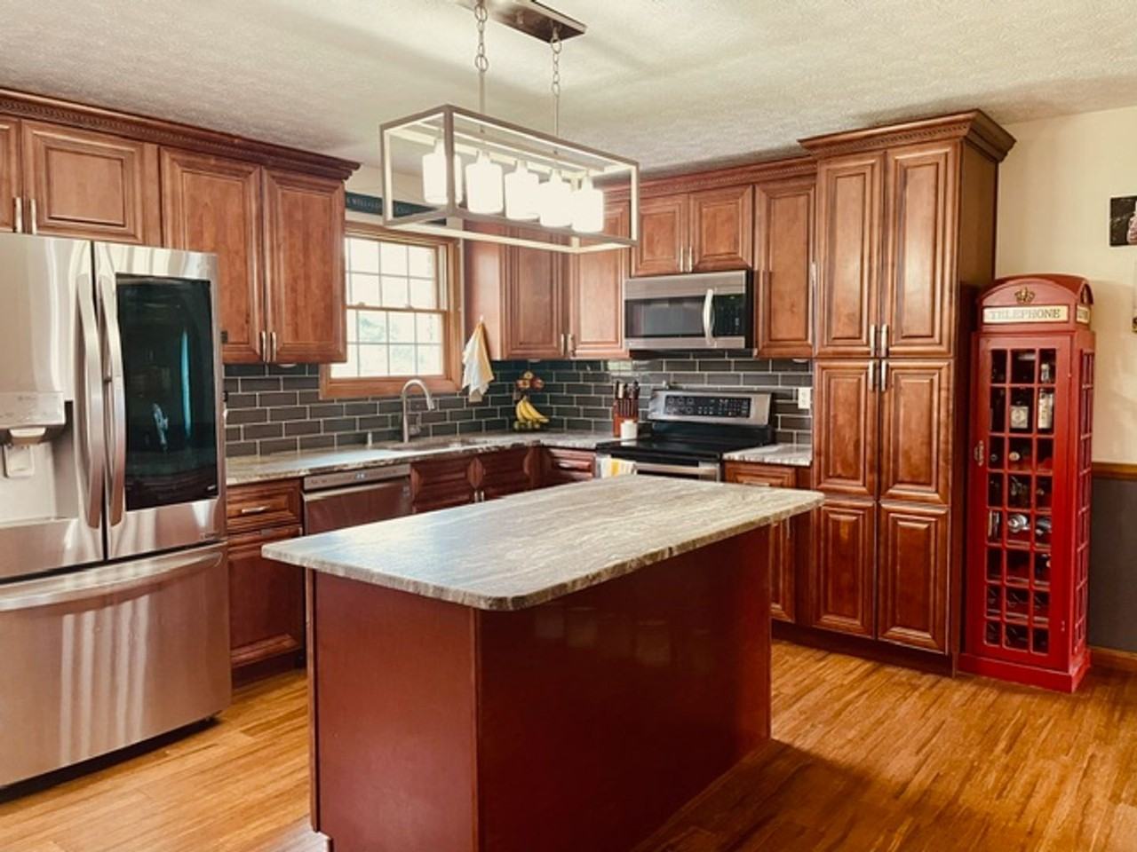 806 Foxfire Rd - Photo 5 of 28