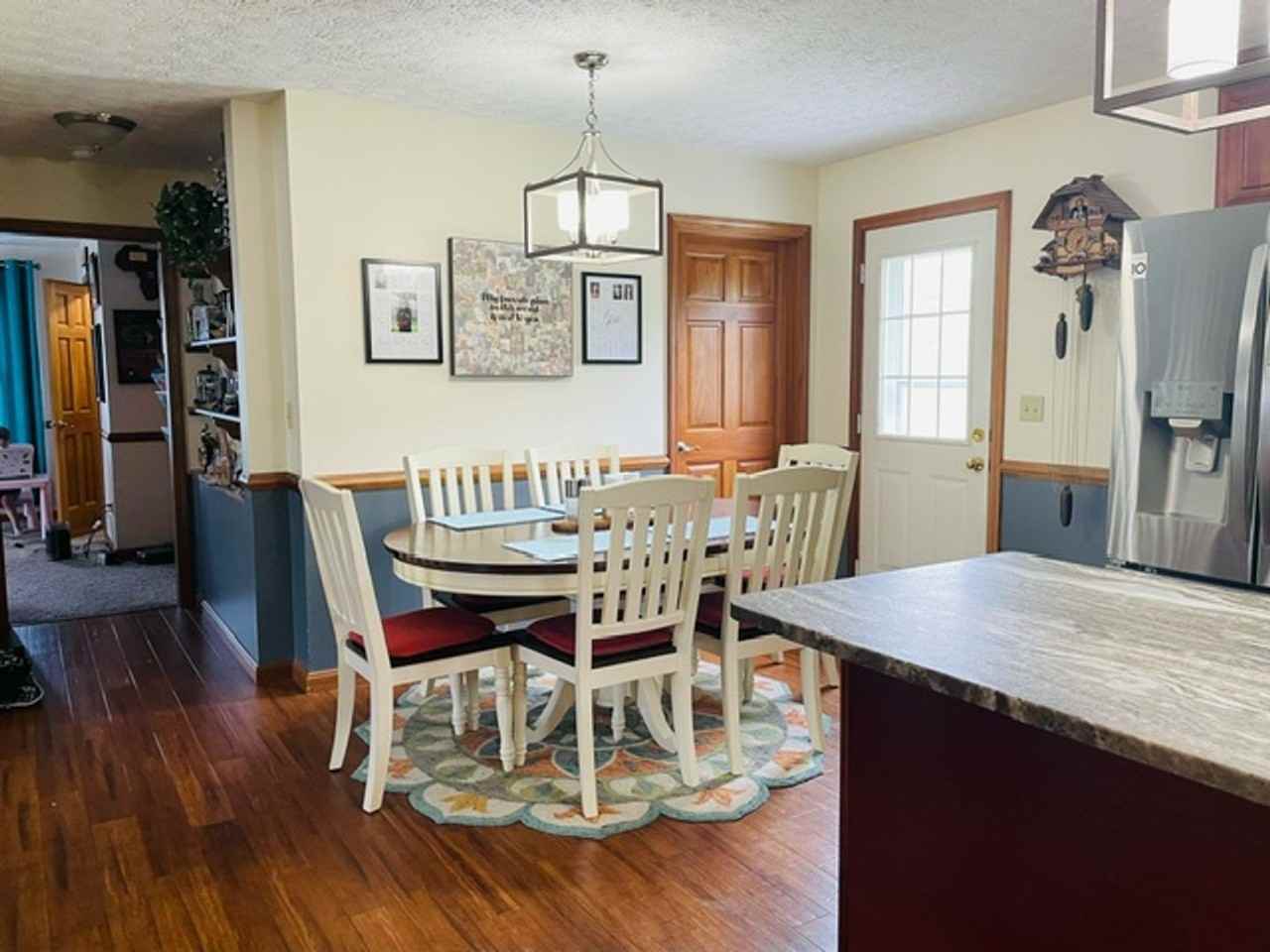 806 Foxfire Rd - Photo 6 of 28