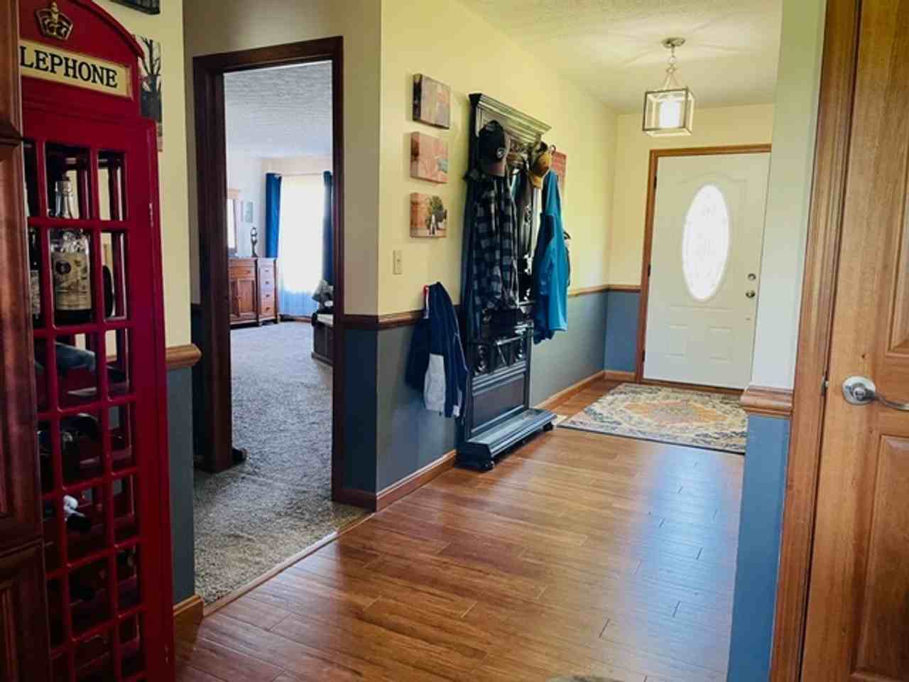 806 Foxfire Rd - Photo 4 of 28