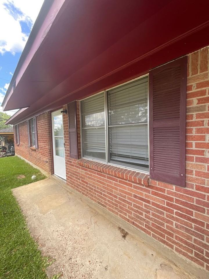 207 Hickory St - Photo 2 of 24
