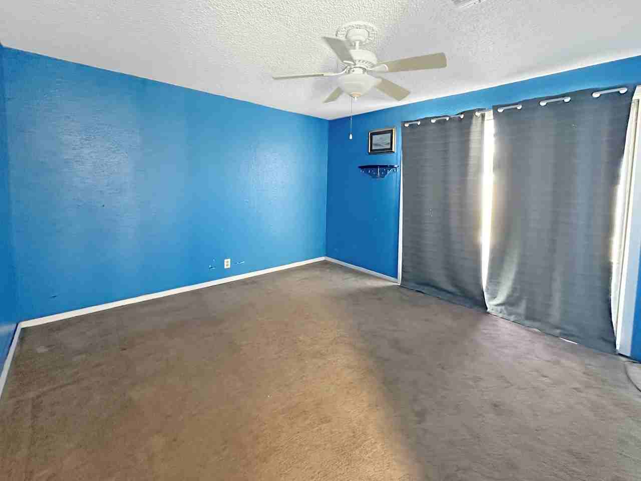 514 W Avenue J - Photo 4 of 8