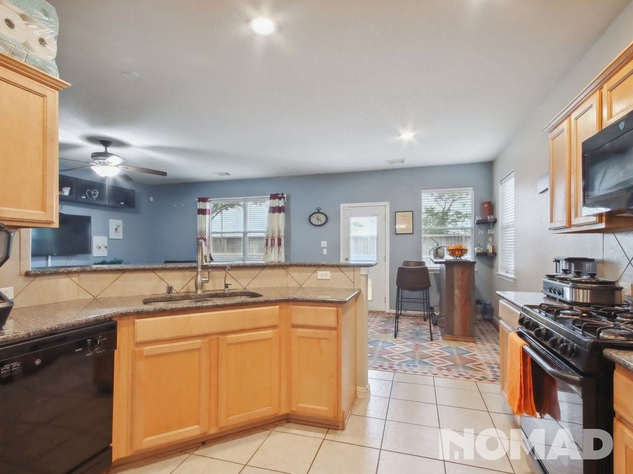 433 Abbey Ln - Photo 3 of 24