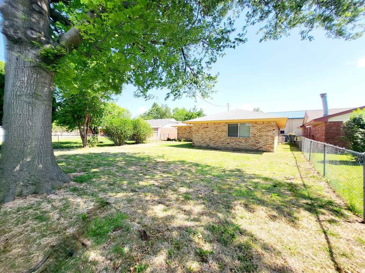 4225 Nw 51st St - Photo 3 of 33