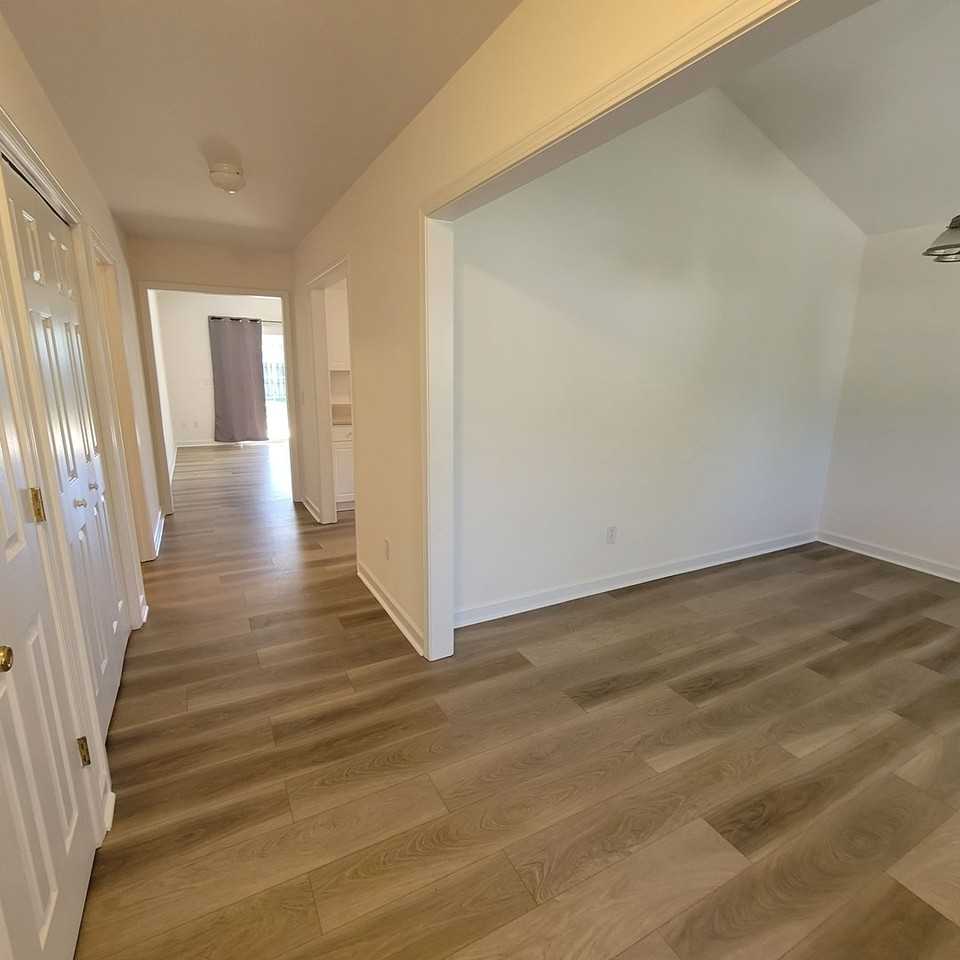 426 Foxwood Ln - Photo 3 of 28