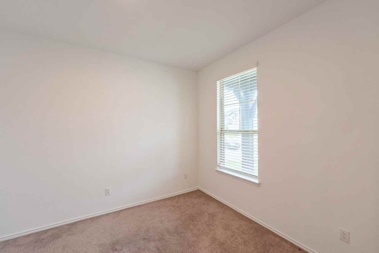 1520 Holly Lake Dr - Photo 6 of 33