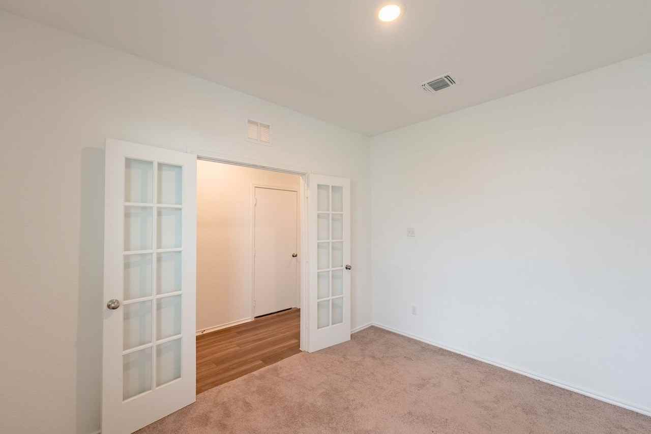 1520 Holly Lake Dr - Photo 7 of 33