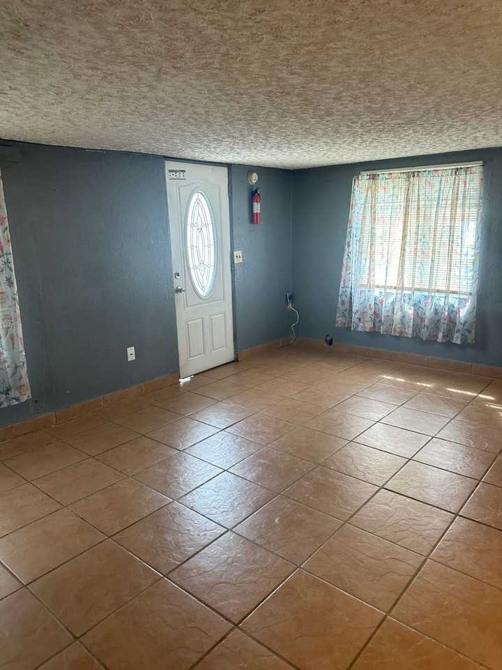 9802 Highland Dr Ne - Photo 2 of 14