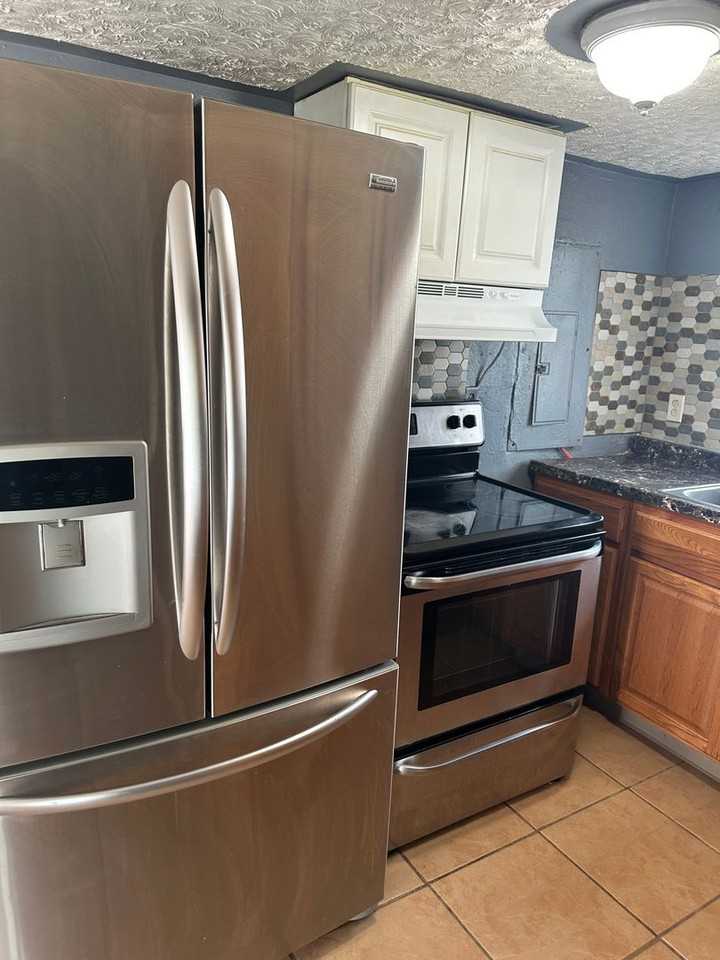 9802 Highland Dr Ne - Photo 4 of 14