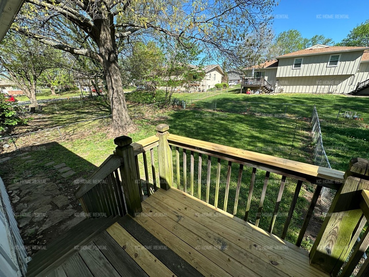 1906 E Lindenwood Cir - Photo 3 of 36