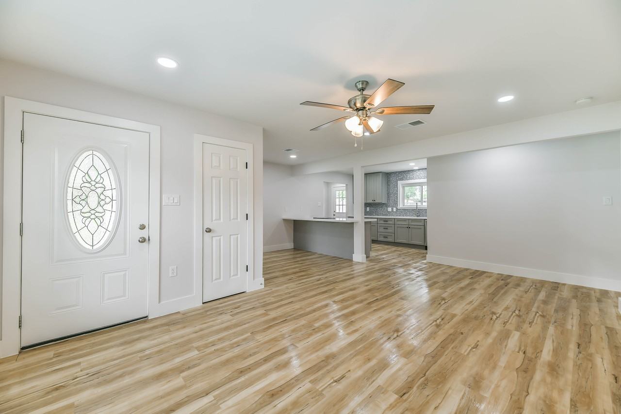 2014 15th Ave N #1 - Photo 4 of 17