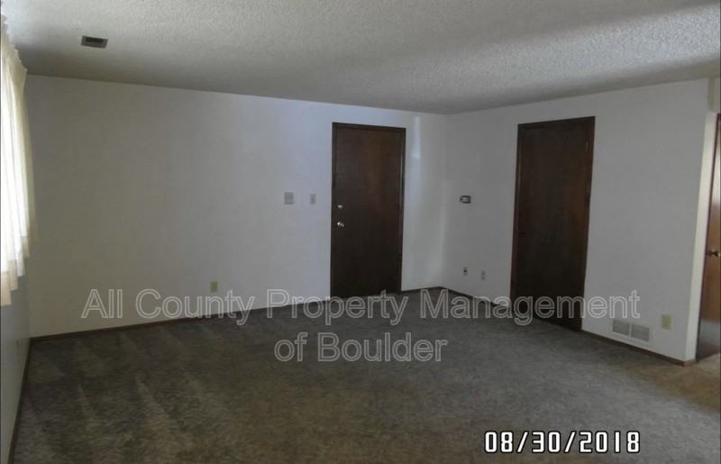 1611 Warren Ave #1 - Photo 3 of 9