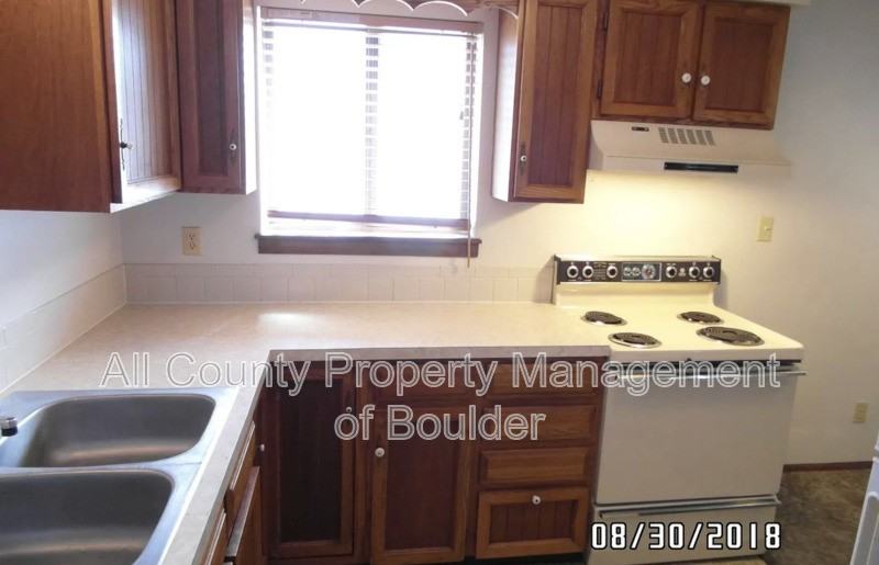 1611 Warren Ave #1 - Photo 4 of 9