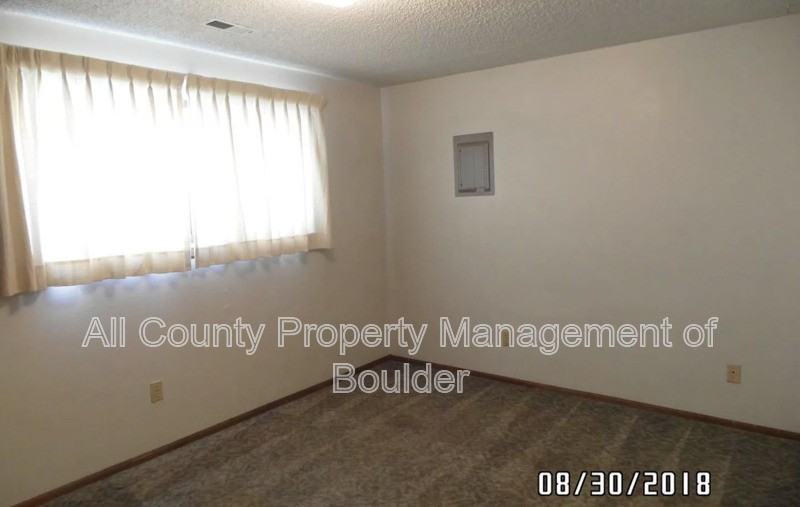 1611 Warren Ave #1 - Photo 7 of 9