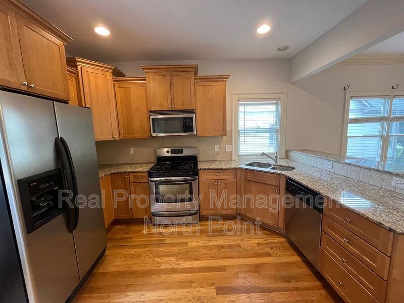 1357 Eubanks Ave - Photo 5 of 38