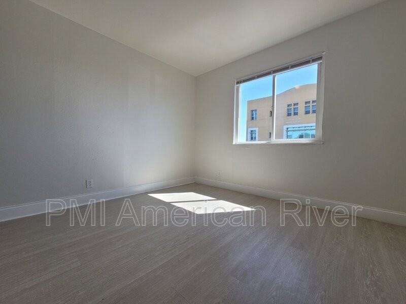3729 Balsam St #5 - Photo 4 of 12
