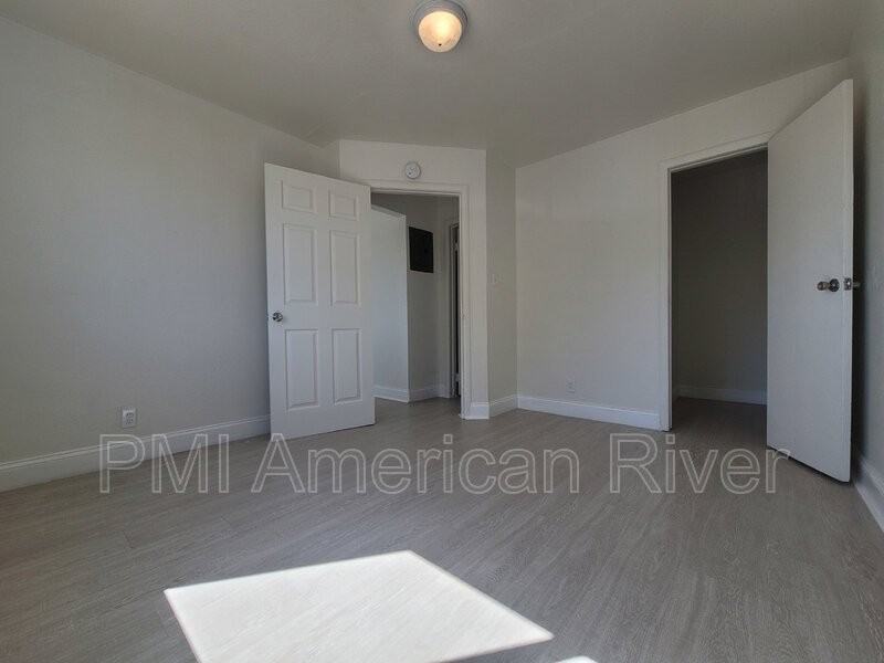 3729 Balsam St #5 - Photo 5 of 12