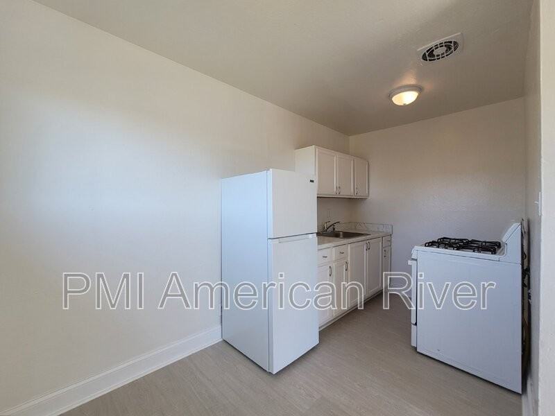 3729 Balsam St #5 - Photo 7 of 12
