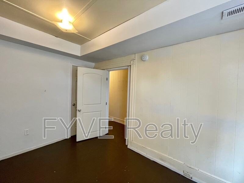 1122 Riggs Ave - Photo 2 of 10