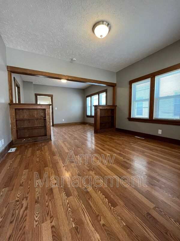 1035 Park Ave - Photo 2 of 11