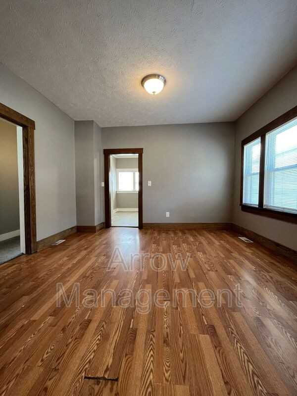 1035 Park Ave - Photo 3 of 11