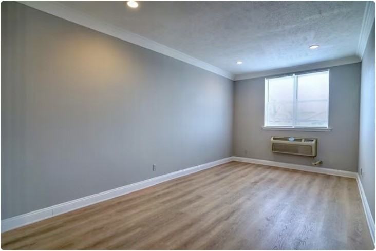 328 N. Notre Dame Ave. - Photo 2 of 24