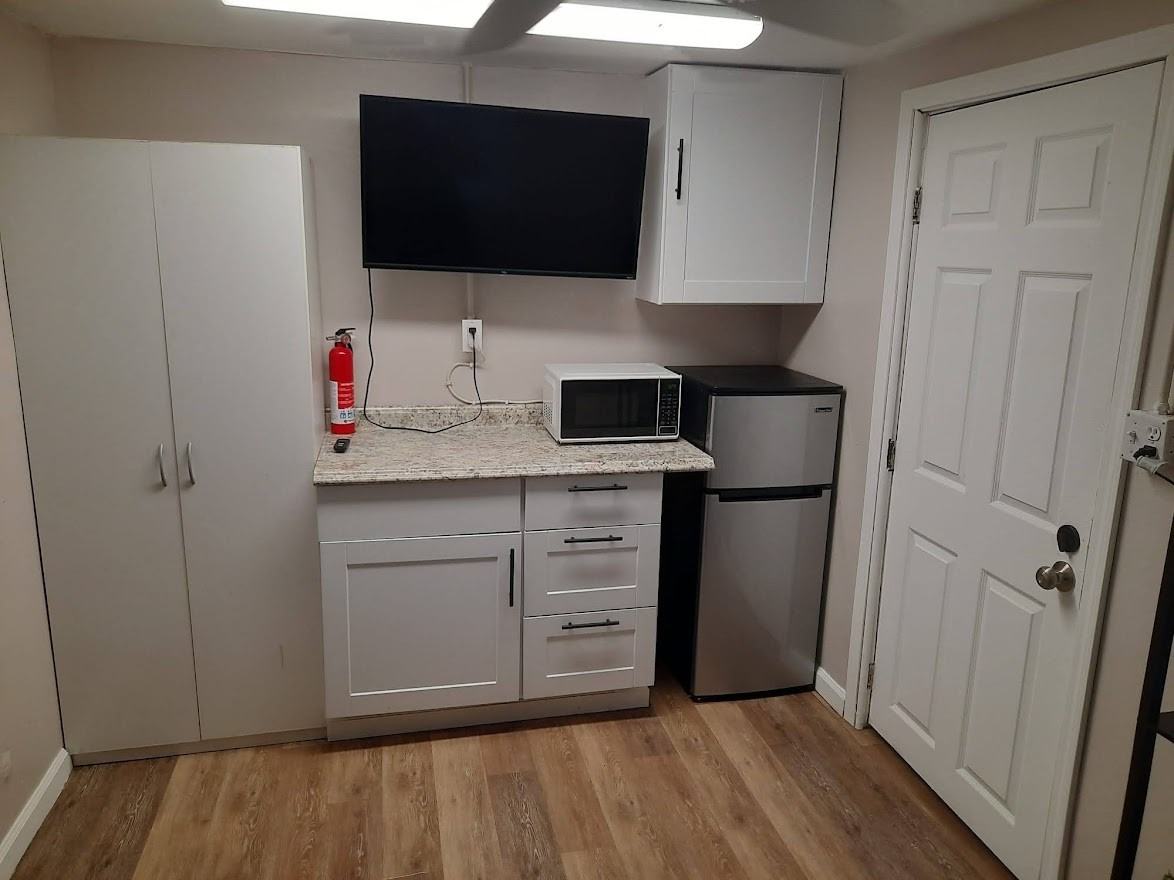 501 Hutchison Street - Photo 3 of 14