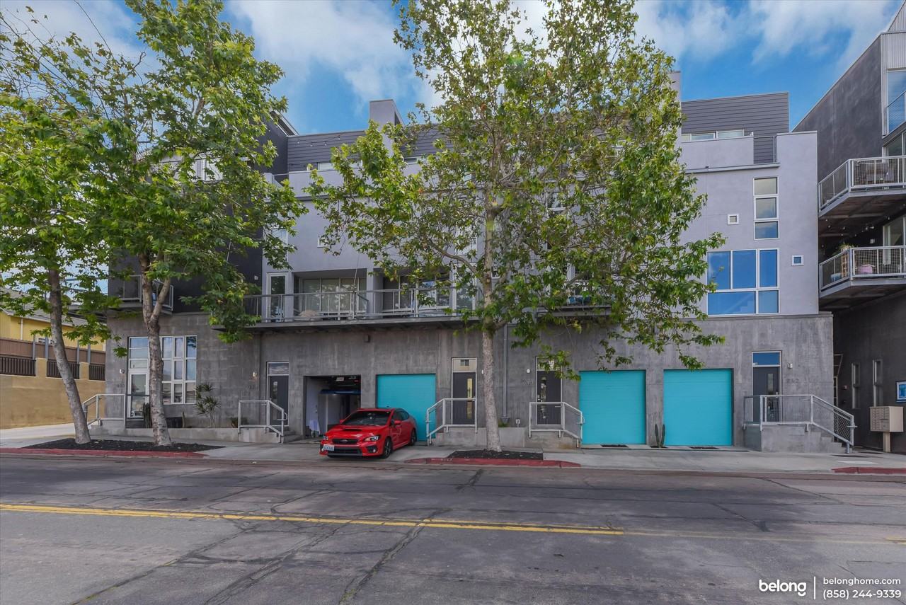 991 Sigsbee St - Photo 2 of 16