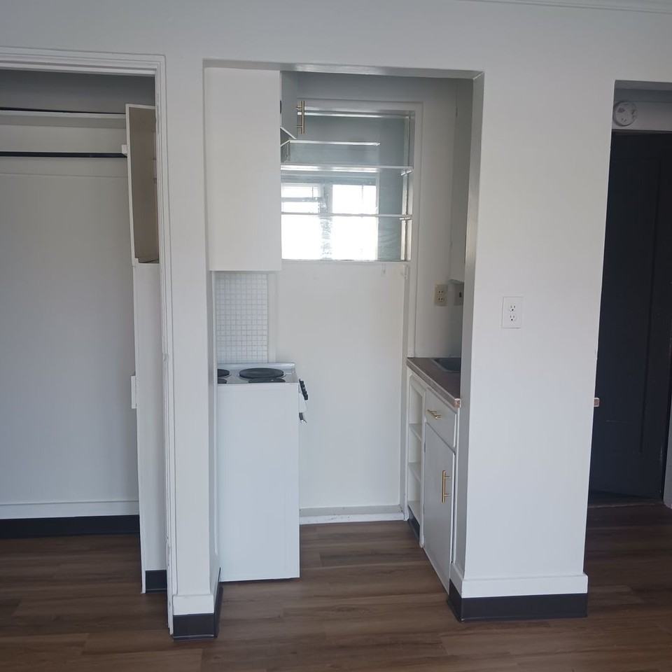 Blackstone Apartments - Photo 4 of 17