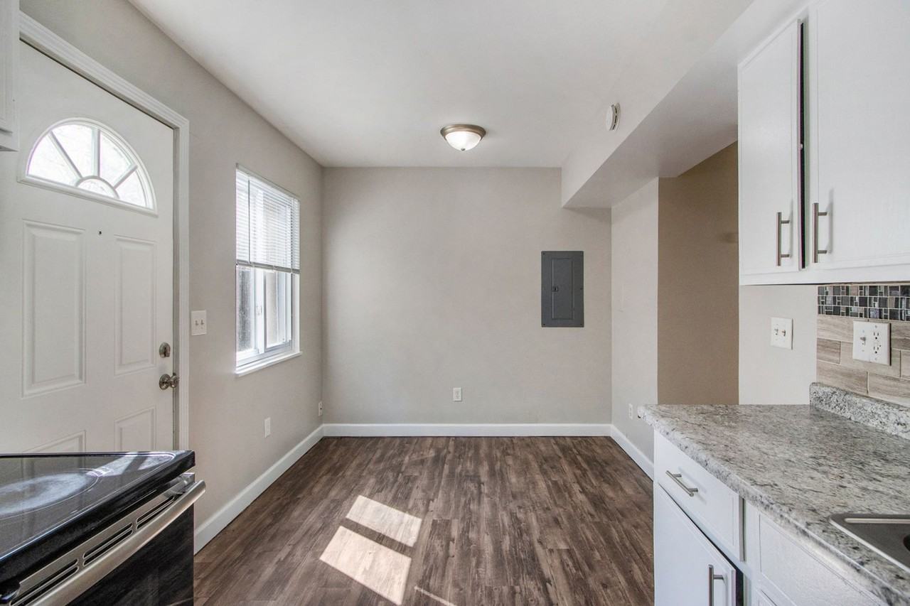 444 Garland St - Photo 4 of 21
