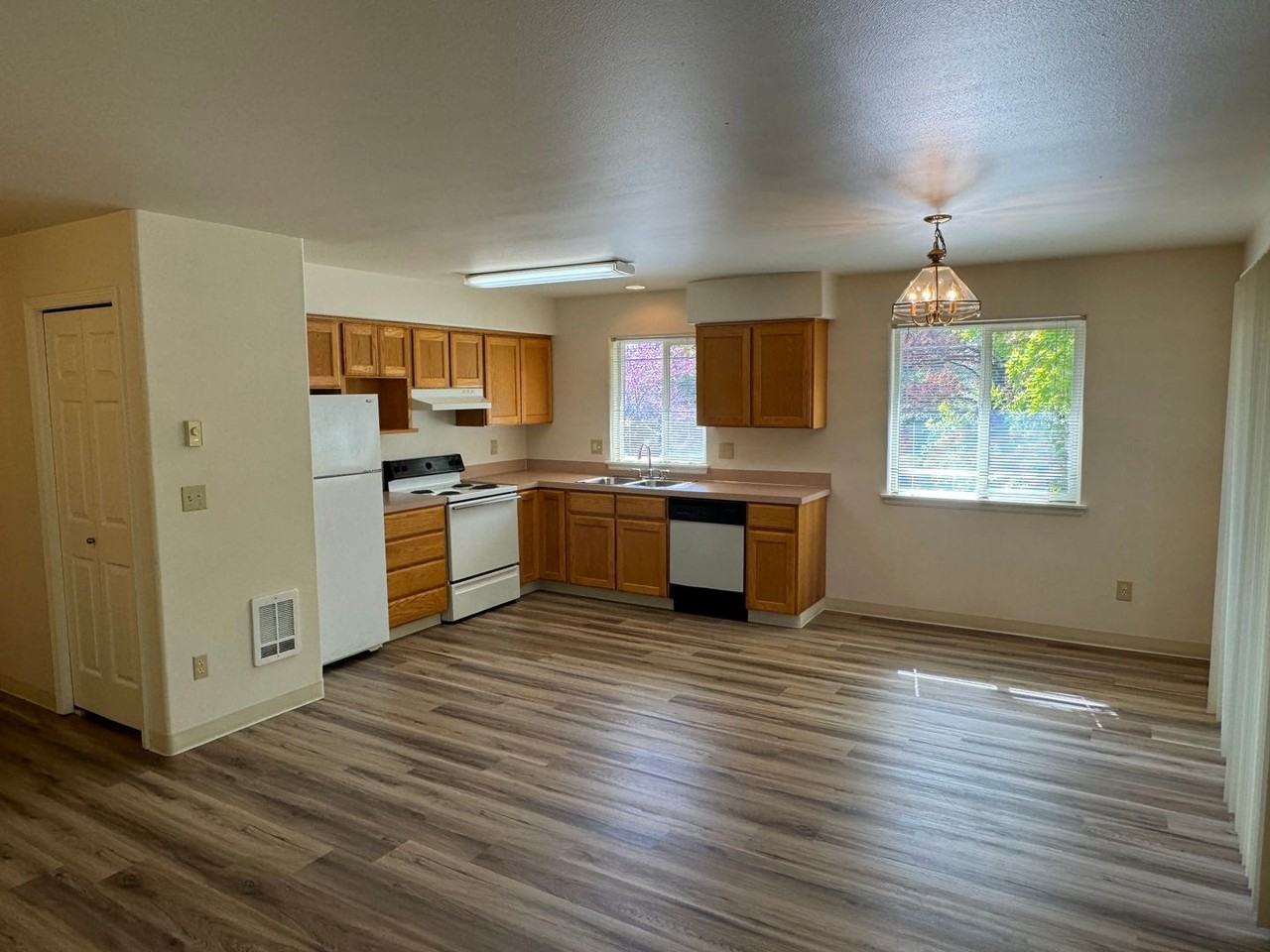 1647 River Rd - Photo 3 of 13