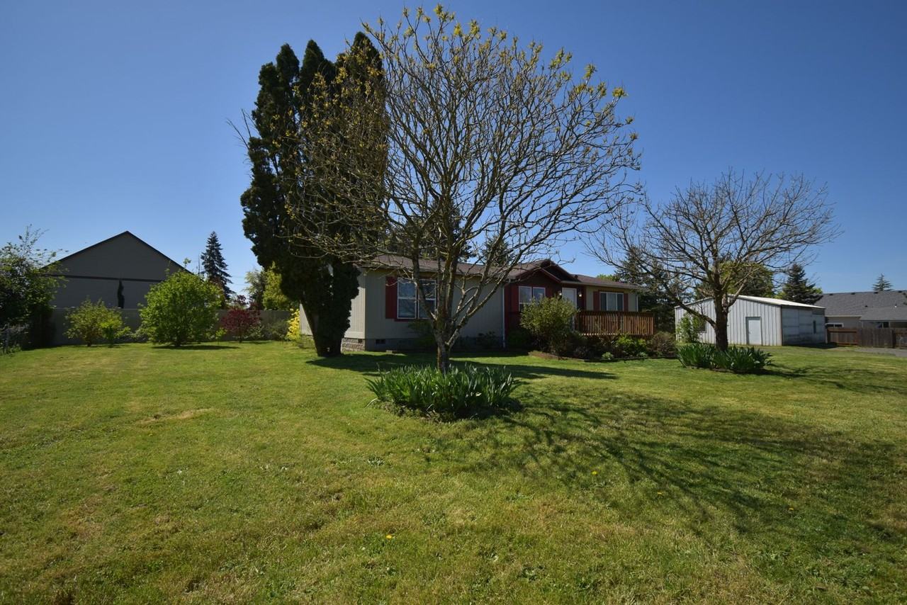 4385 Bain St Ne - Photo 3 of 18