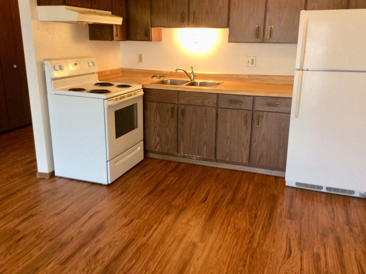 Eastwood Apartments - Photo 2 of 8