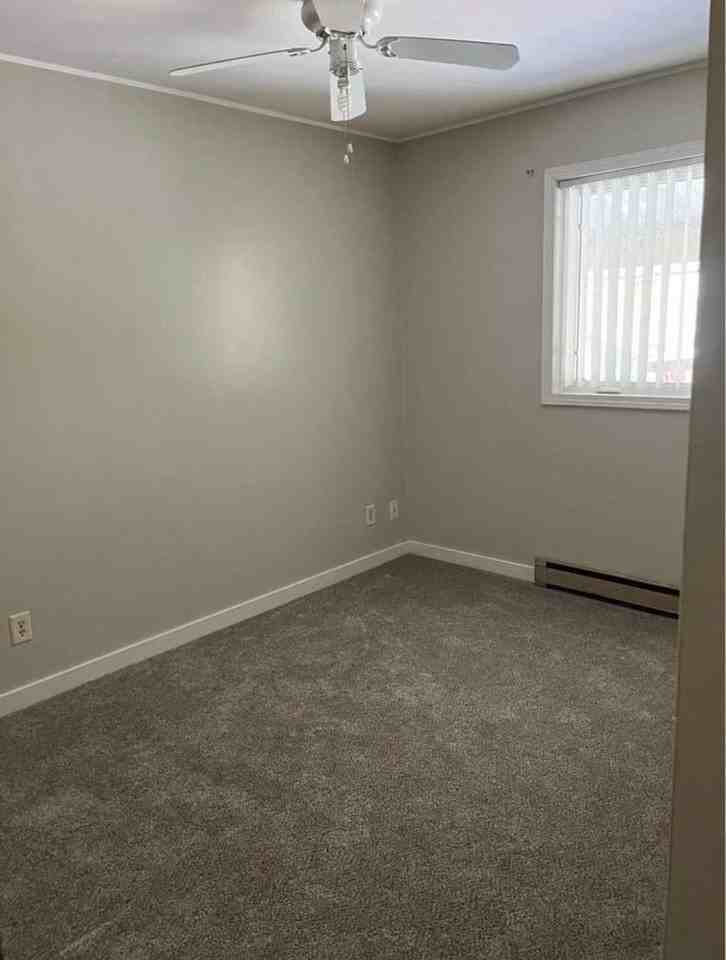 607 Chinook Ave SW - Photo 3 of 5