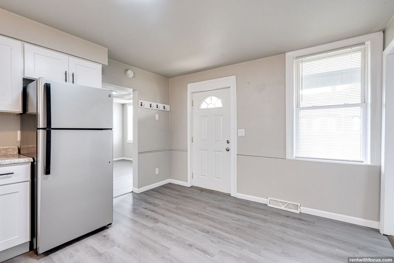 824-826 Elmore - Photo 2 of 28