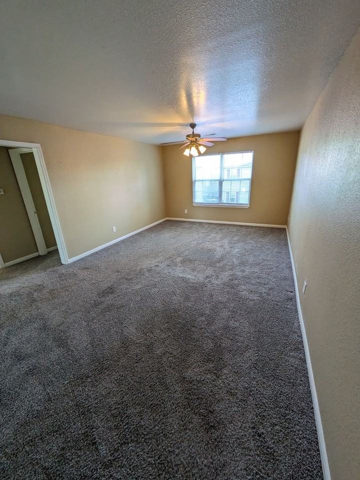 HUDSON - Photo 2 of 28