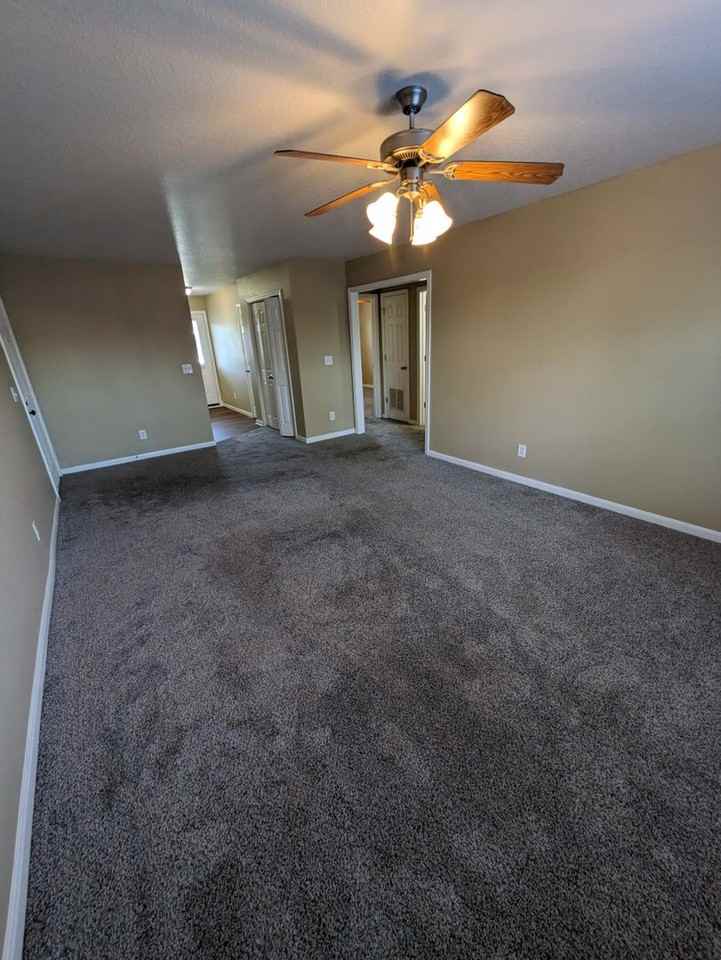 HUDSON - Photo 3 of 28