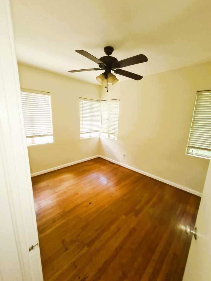 828 Laurel Ave #1 - Photo 4 of 15