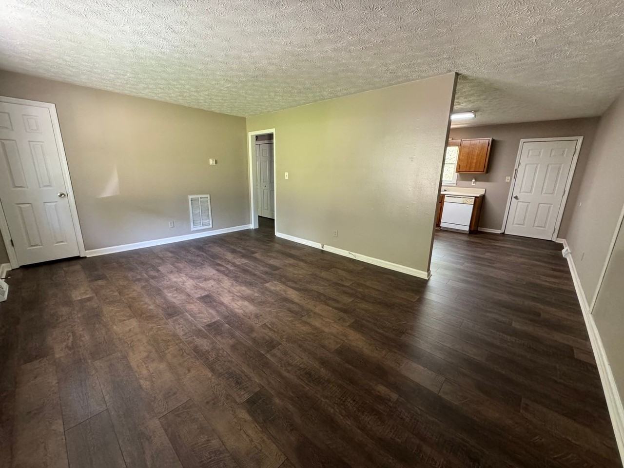 20 Marion Dairy Rd Se - Photo 3 of 10