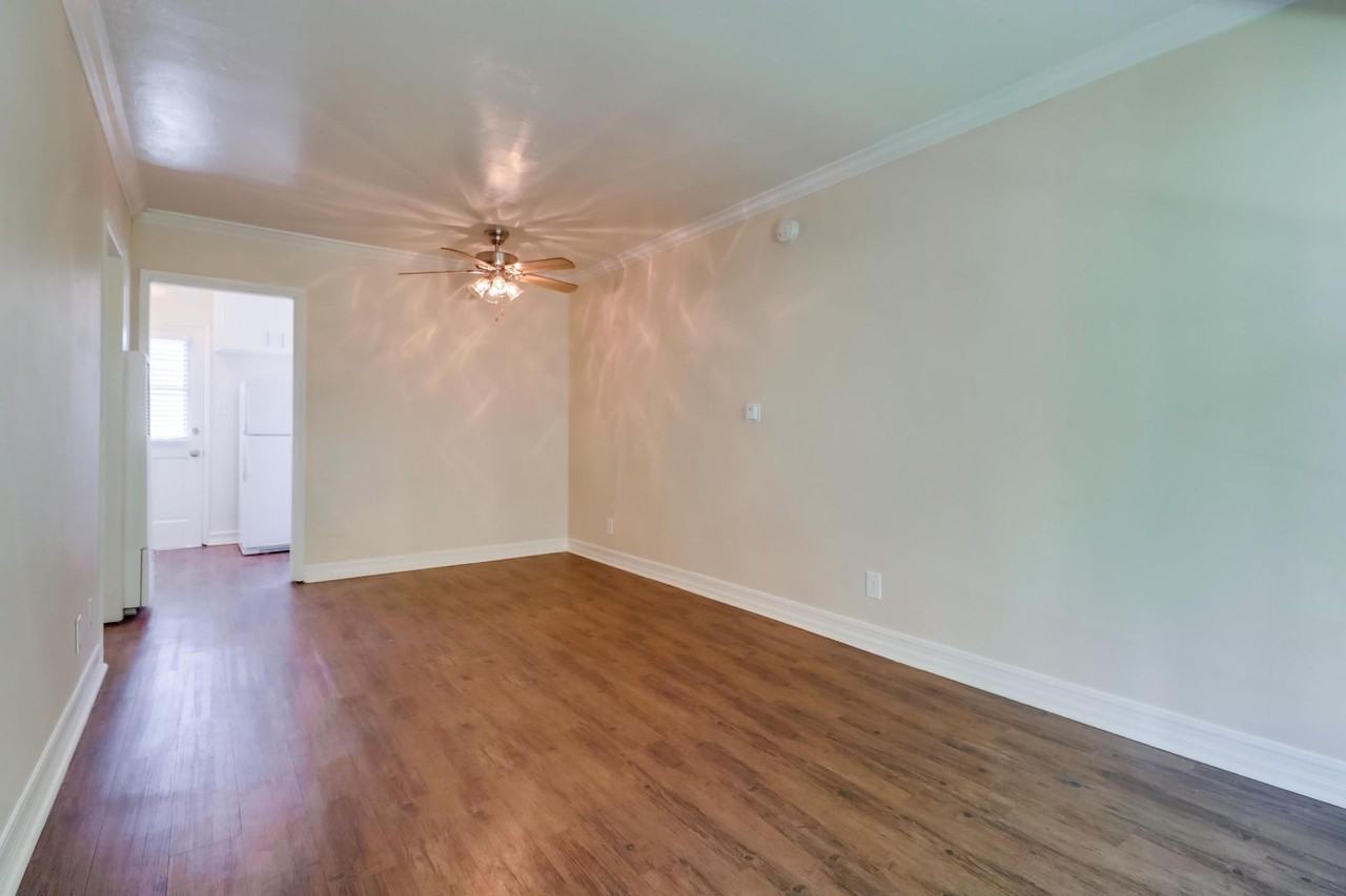 953 Opal St - Photo 3 of 20