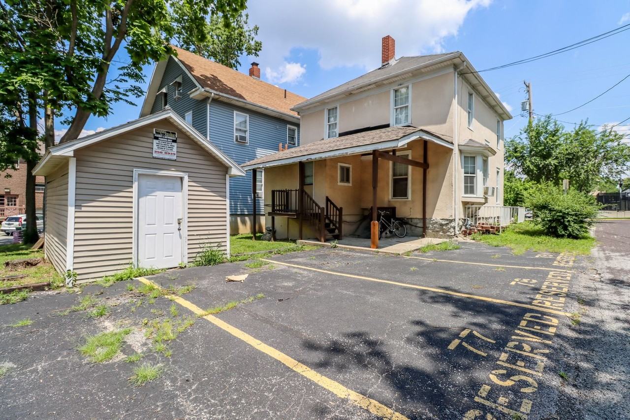 303 Waugh St - Photo 2 of 15